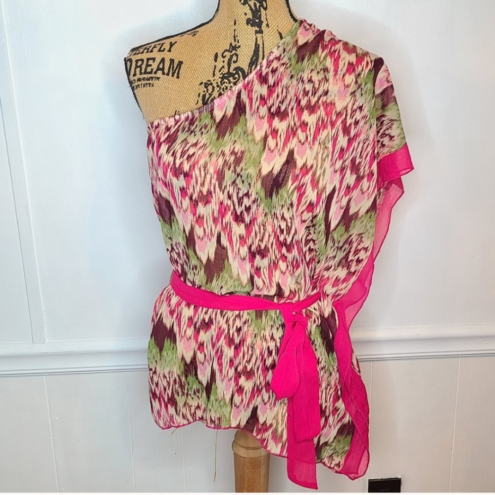 🌺🍃 Derek Heart Off-Shoulder Blouse · Pink & Green · Size M